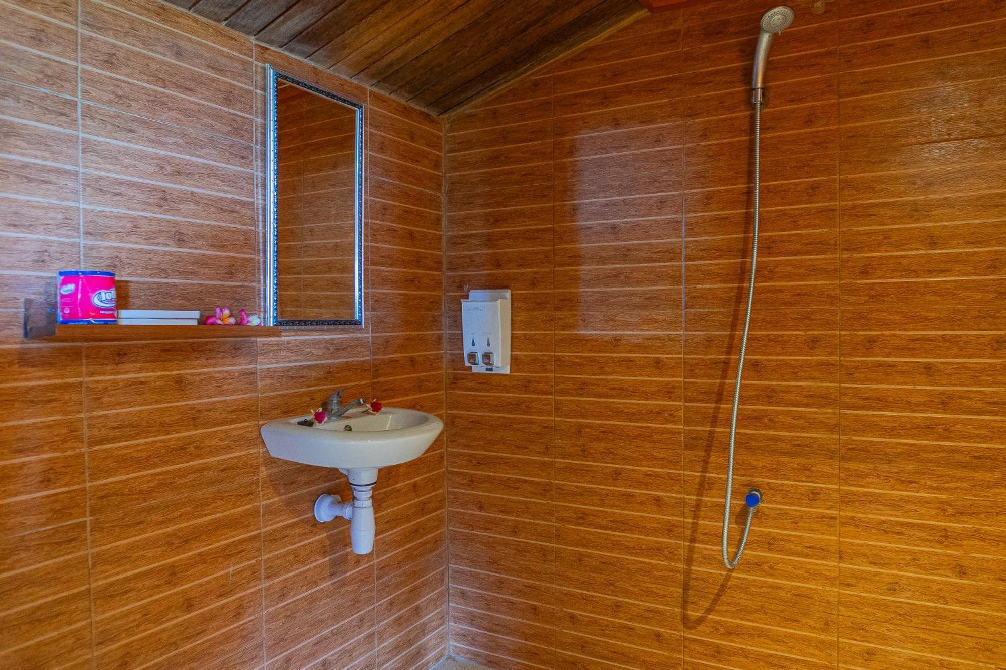 Manta Cottages With Sea View Batununggul Eksteriør bilde
